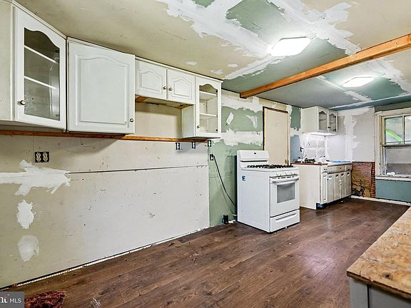 5th image of 1255 Goodyear Rd