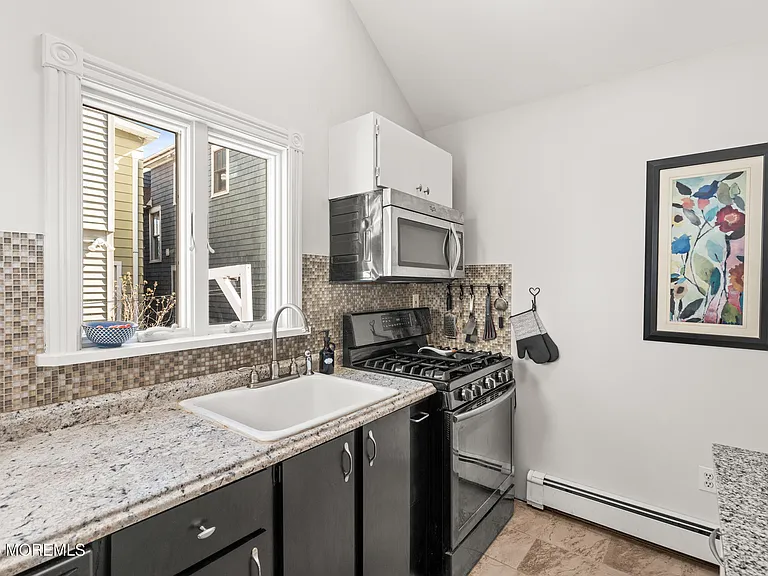 49 Franklin Ave — Photo 18