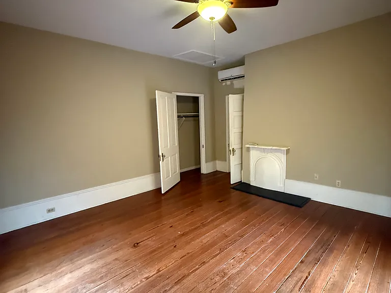 330 Commerce St #4 — Photo 9