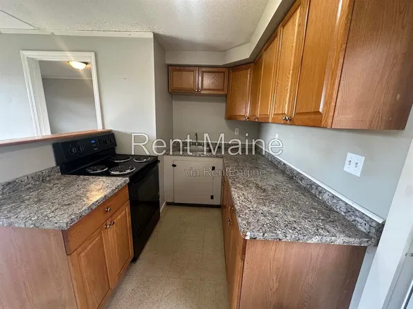 1181 Augusta Rd APT 1, Belgrade, ME 04917
