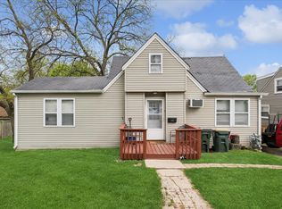 403 Highmoor Dr, Round Lake Park, IL 60073