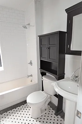 Rented by CITY SKYLINE REALTY INC | media 29