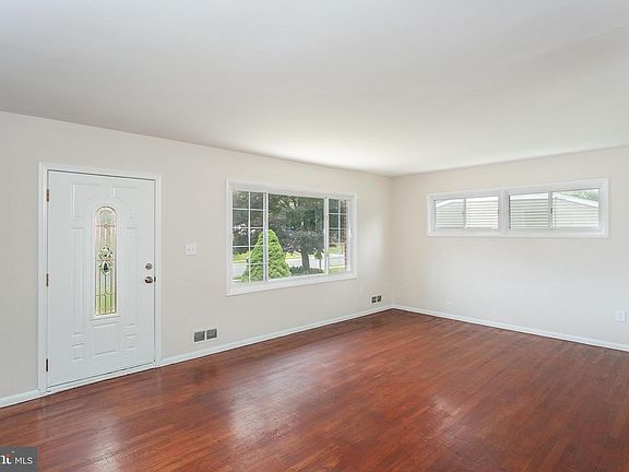 4th image of 8703 Edgefield Rd