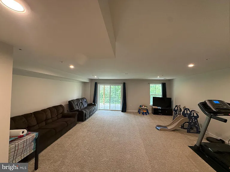 256 Chase Dr — Photo 36