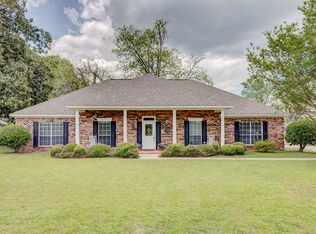 443 Garden Grv, Vicksburg, MS 39180