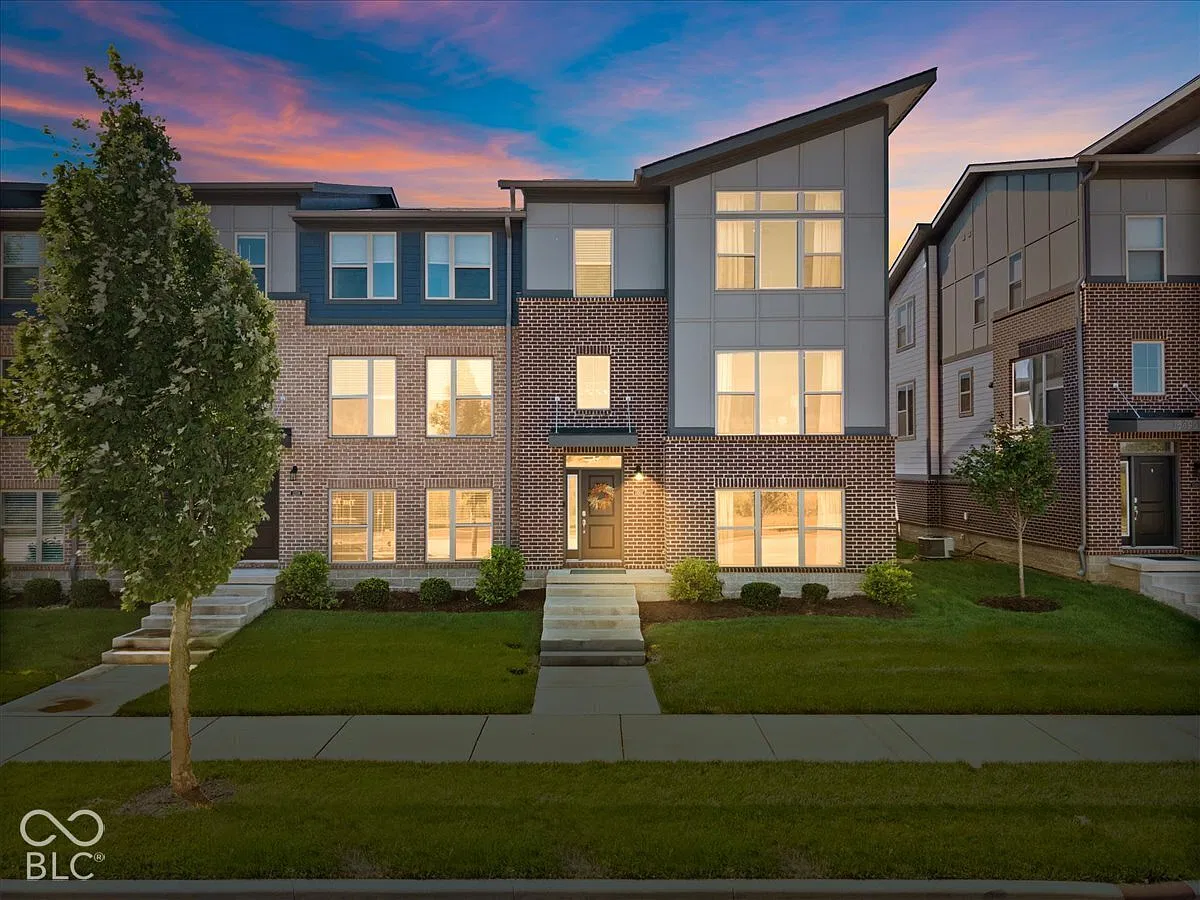 3 bed, 4.0 bath, 2349 sqft, $2,600 — Photo 1