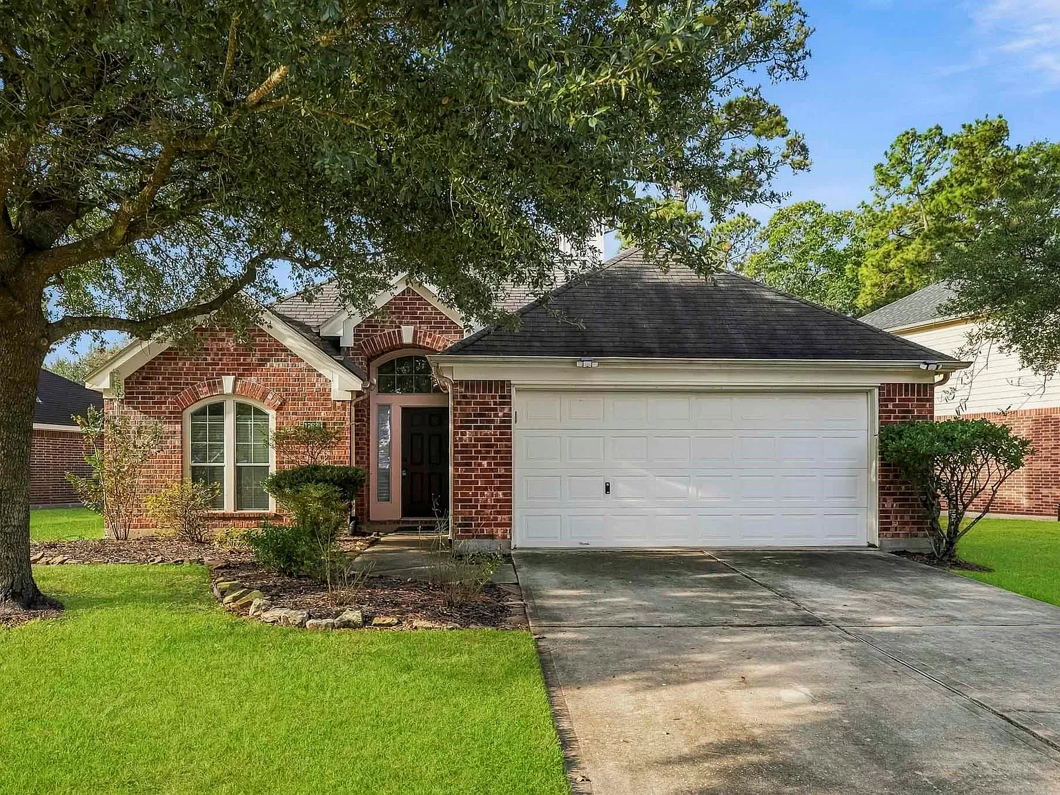 3 bed, 2.0 bath, 1857 sqft, $2,100 — Photo 1