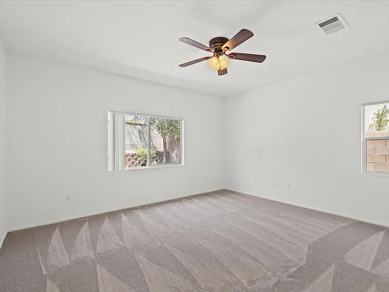 3213 Carbondale St — Photo 15