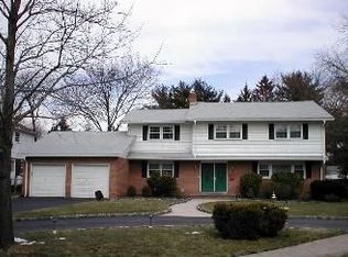 3 Marquette Ct, Paramus, NJ 07652