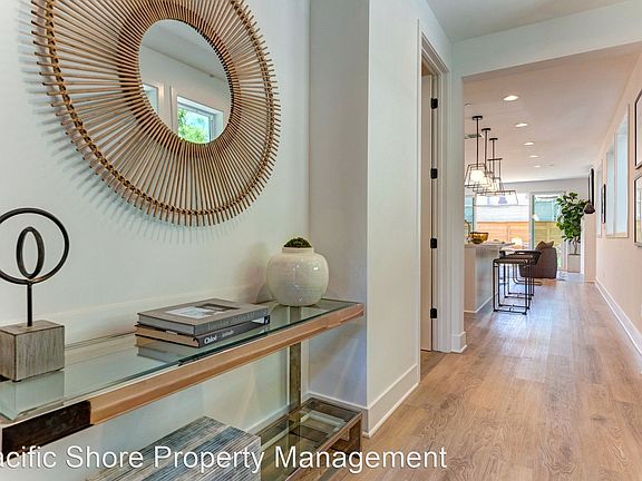 3rd image of 859 N Vista St #9878382