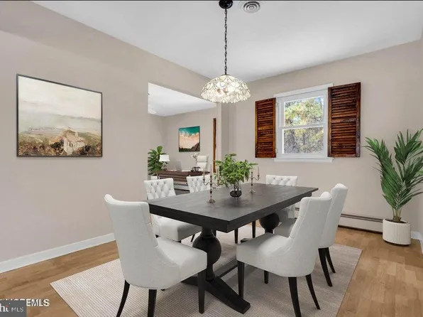 37 Zeeland Dr, Toms River, NJ 08757