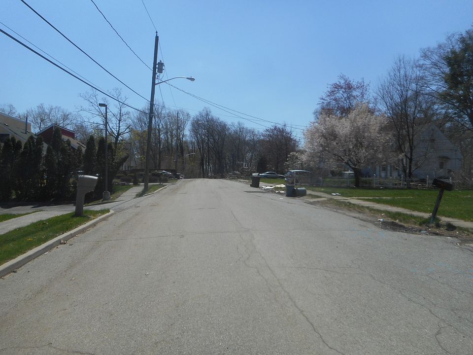 2nd image of 33 Summit Ave