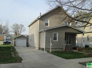 805 11th St, Sheldon, IA 51201