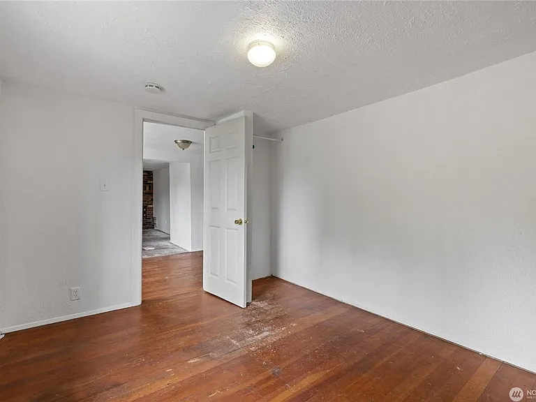 12413 Canyon Rd E — Photo 2