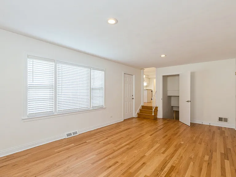 5018 Dobson St — Photo 10