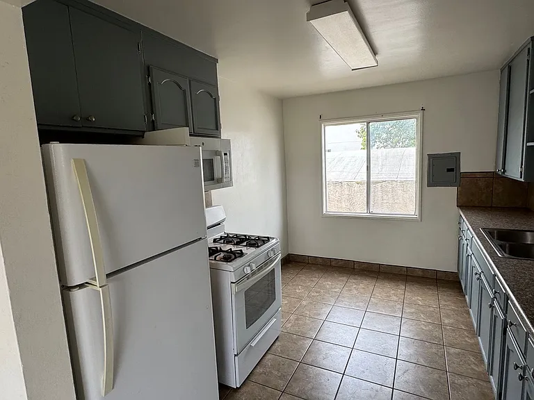 1351 E Vernon Ave — Photo 6
