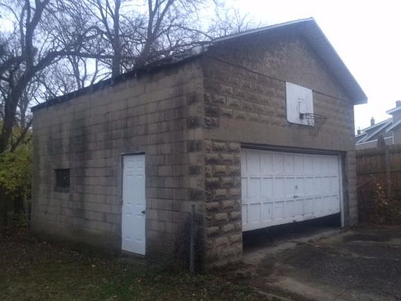 3rd image of 4658 McNeil Ave