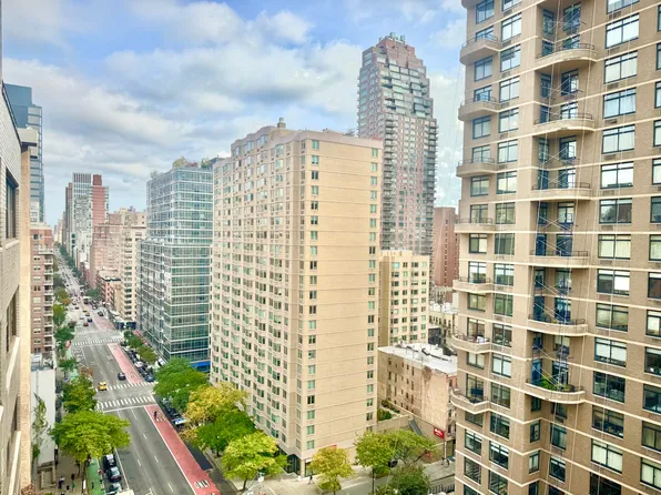 345 East 69th Street image 3 of 11