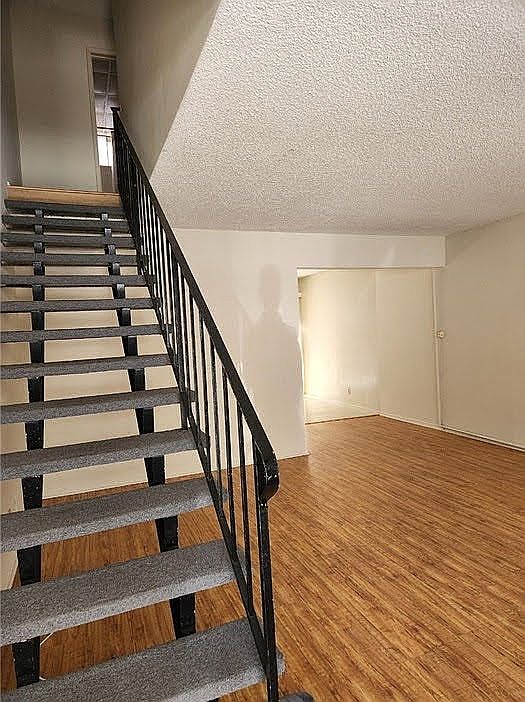 1st image of 932 S Gramercy Pl