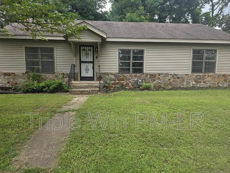 104 E Georgia St — Photo 2