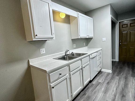 5th image of 36 Stoneybrook Ln #1