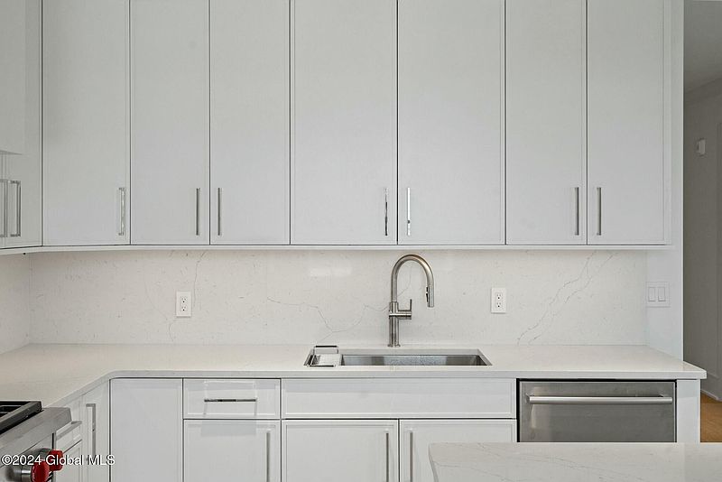 5th image of 19 Washington Street #567 R