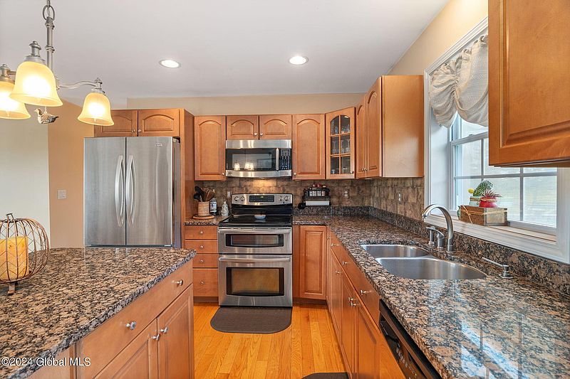 5th image of 376 Becker Road
