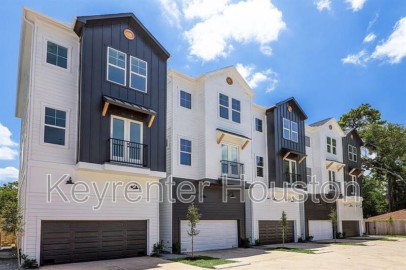 1st image of 2828 Versailles Oak Ln