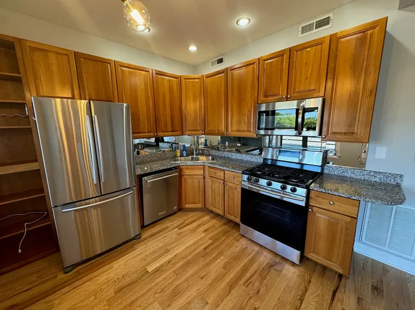 1340 W Irving Park Rd APT 3, Chicago, IL 60613