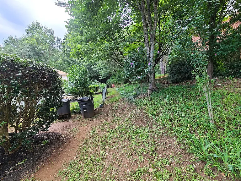 1002 Dixon Dr — Photo 11