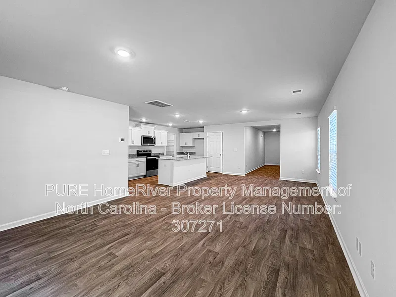 5 bed, 3.0 bath, 2361 sqft, $2,175 — Photo 3