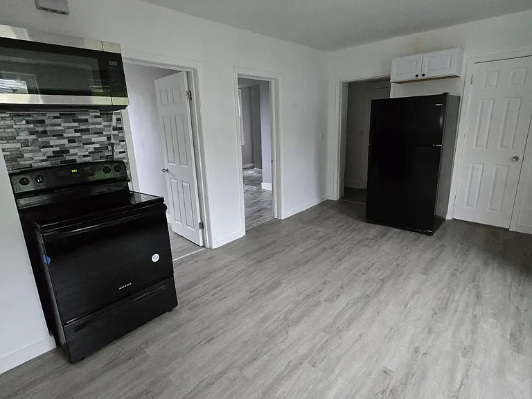 139 Fairfax St — Photo 4