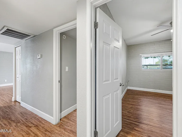 1518 W Colter St #14 — Photo 11