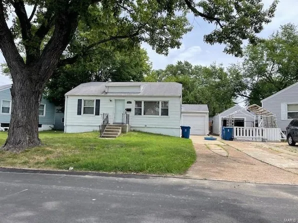 8206 Fay Dr, Saint Louis, MO 63134