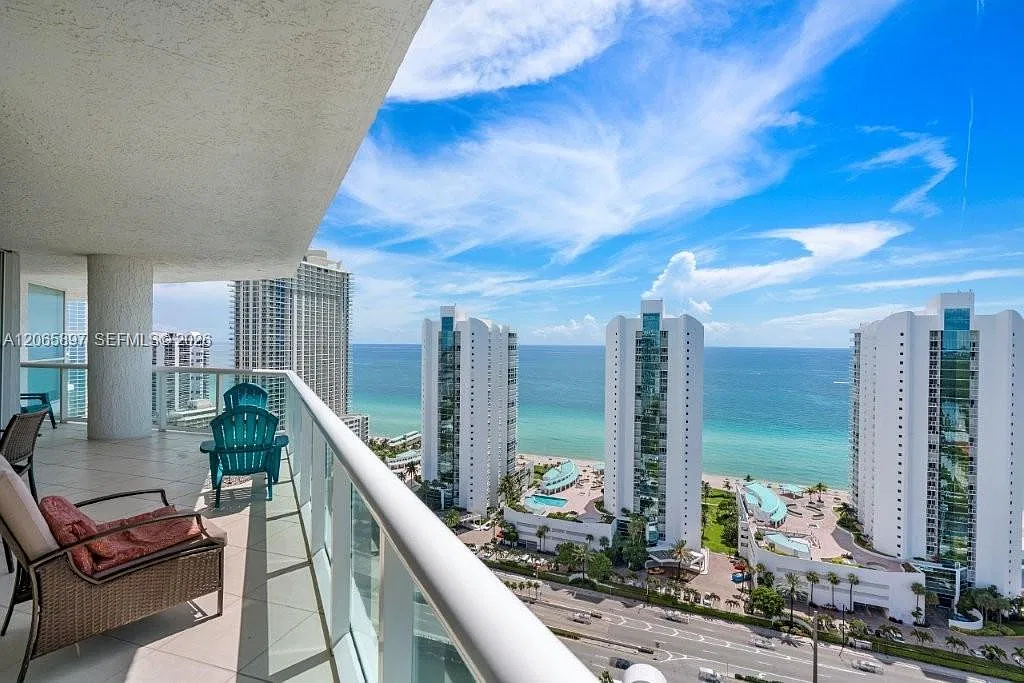 Oceania Iv Condo — Photo 2