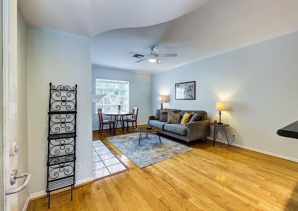 1st image of 4004 Montrose Blvd APT 40