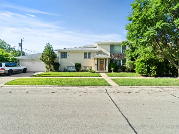 4053 Kirk St, Skokie, IL 60076