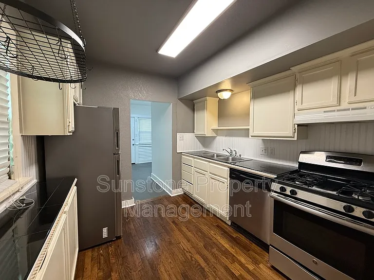223 S Evanston Ave — Photo 5