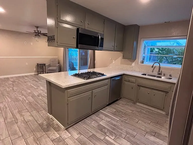 2447 Grove Ave — Photo 14