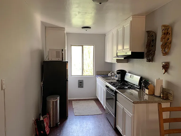 1941 Wilcox Ave #10 — Photo 2