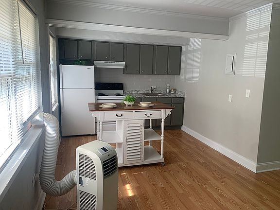 2nd image of 1617A Fulton Ave