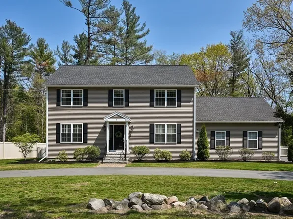 37 Park St, North Reading, MA 01864