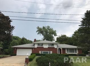 605 Sherwood Park Rd, Washington, IL 61571