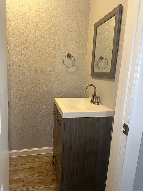 1 bed, 1.5 bath, 924 sqft, $1,400 — Photo 3