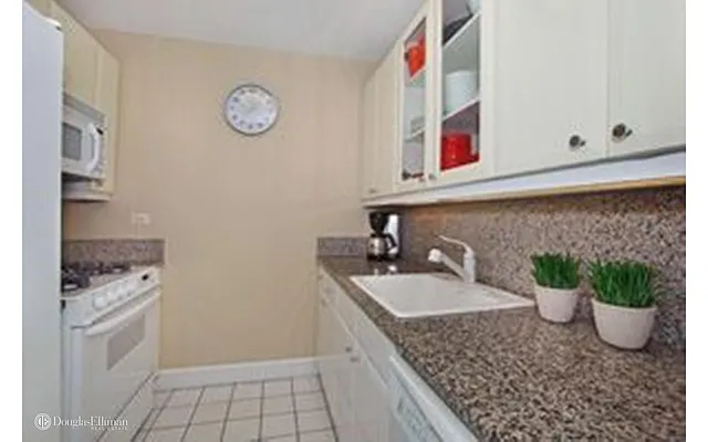 Rented by Douglas Elliman | media 21