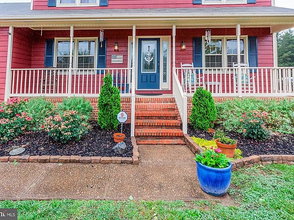 4th image of 39 Fox Run Ln