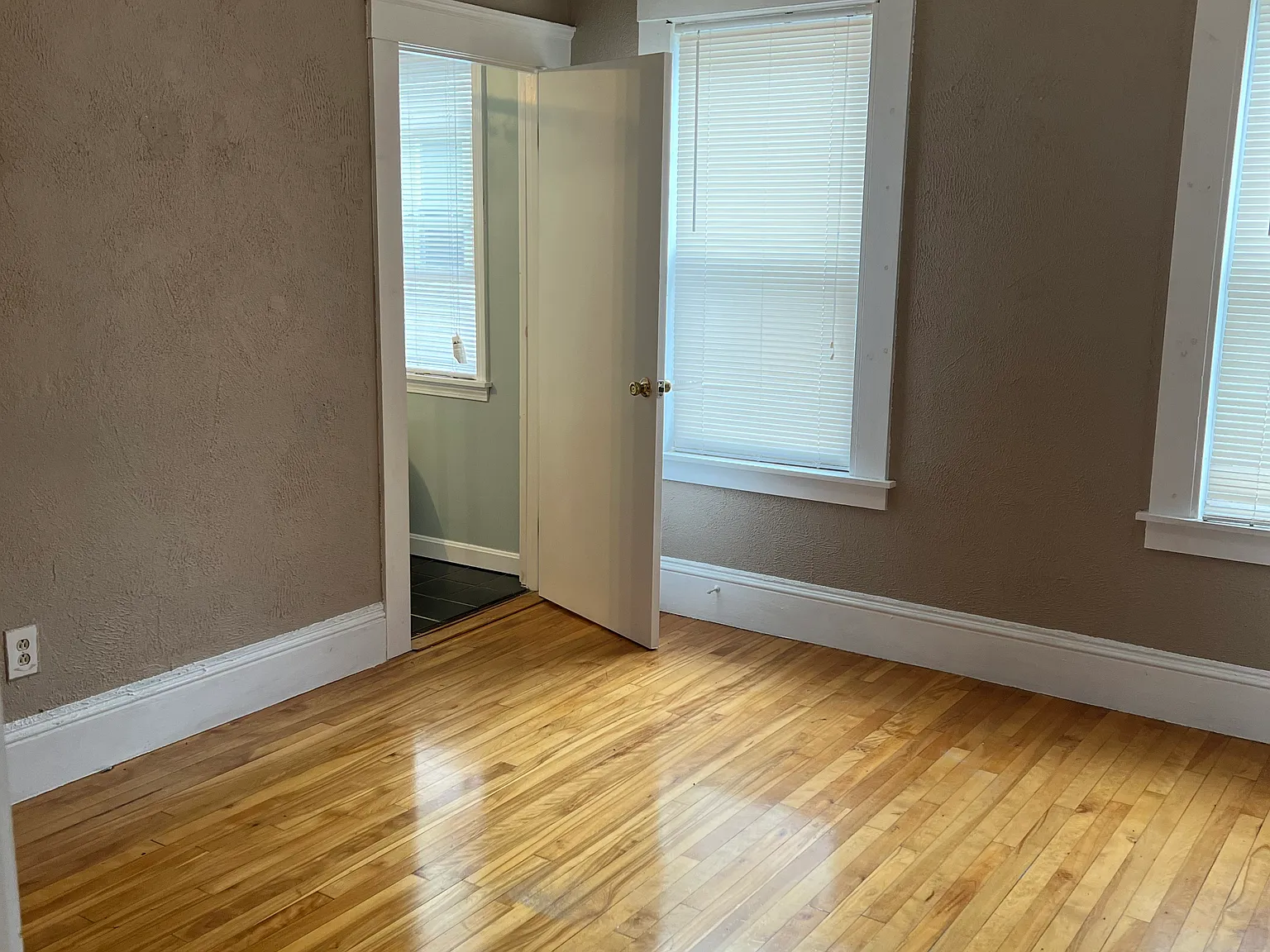 2 bed, 1200 sqft, $2,200 — Photo 4