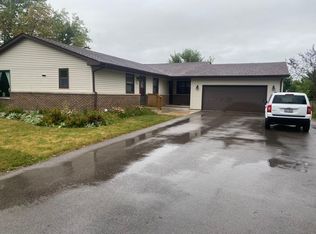 515 Georjean Ct, Sycamore, IL 60178