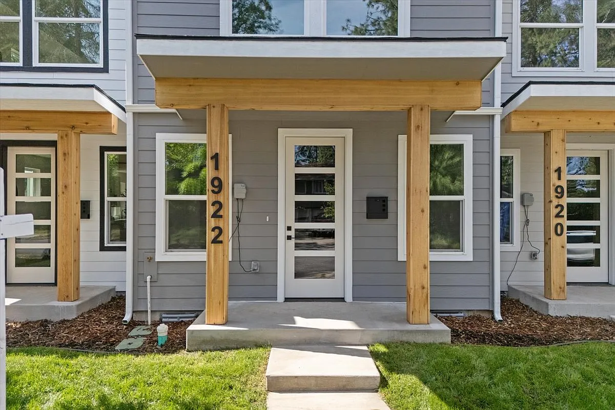 3 bed, 2.5 bath, 1792 sqft, $2,095 — Photo 2