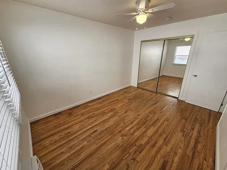 12403 Magnolia Blvd #4 — Photo 15